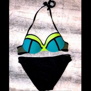 Women’s Medium Colorblock Bikini Set